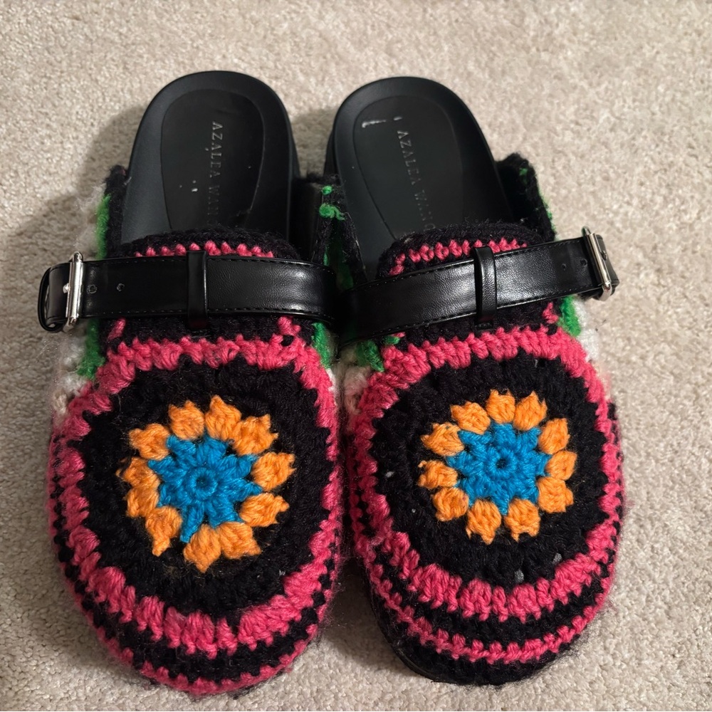 Azalea Wang Black Crochet Mule with Multicolor Medallions - Picture 4 of 6